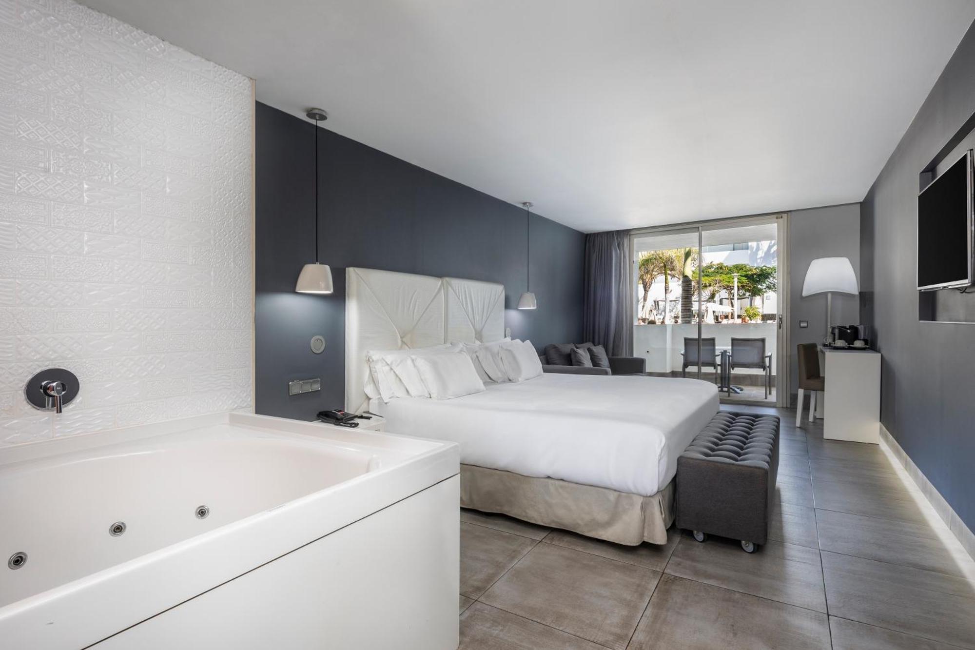 Barcelo Teguise Beach - Adults Only Costa Teguise Bagian luar foto